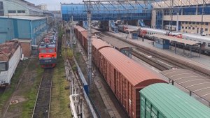 "Новенький Ермачок!" Электровоз 2ЭС5К-577 с коротким грузовым поездом
