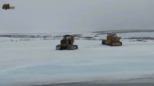 Грузовики и трактора по непроходимым дорогам севера россии tractor stuck in the mud