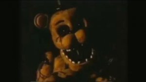 Вильям афтон убивает охраника five nights at Freddy's.