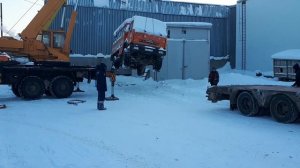 Загрузка Камазов  на трал