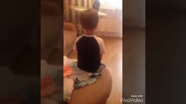 Пугаем брата смотреть онлайн