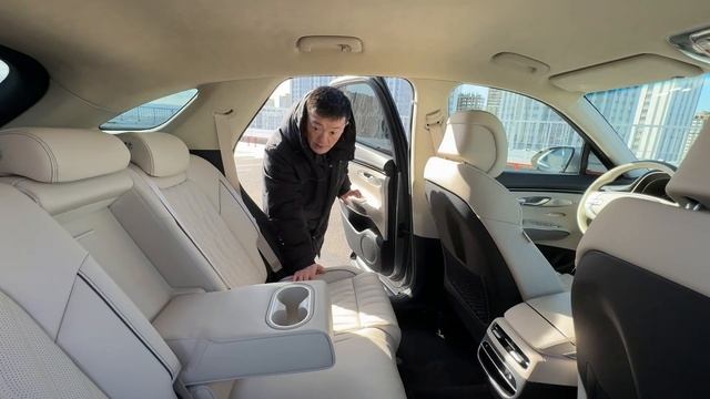 GENESIS GV70 машина, которая не хочет быть скромной.