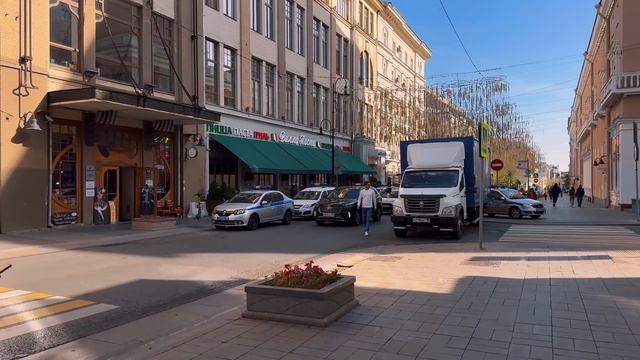 💖🌆 Летний зной в Москве: красивые, богатые девушки украшают прогулкой центр столицы! 🔥😎🌸