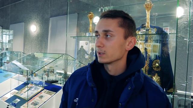 "Желто-синий уик-энд": брат Мукама, на тракторе без прав, смена профессии смотреть онлайн