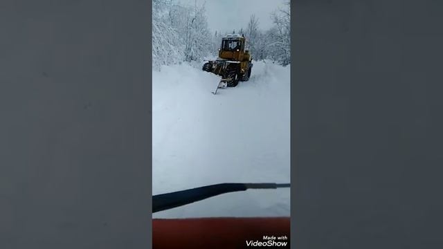 Камаз 43118 лесовоз {кировец буксует, оттепель}