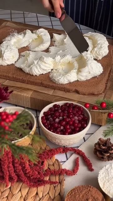 Шоколадный рулет с вишней🍫🍒