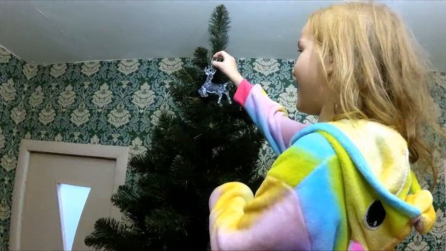 VLOG ( ВЛОГ )КУПИЛИ ЕЛКУ. СОБИРАЕМ ЕЕ И СТАВИМ