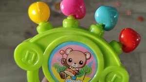 играем в детскую погремушку для малышей