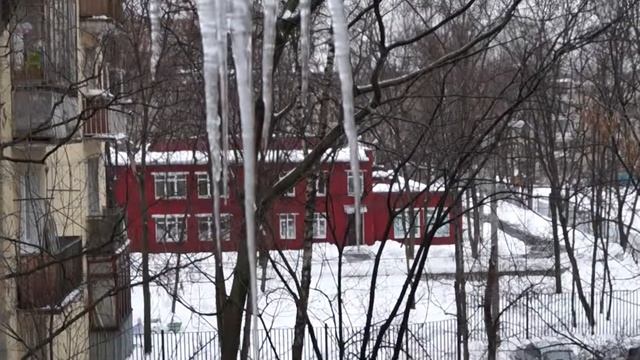 Сосульки на балконе