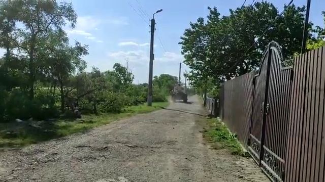 Вместо обпила верхушек деревьев бригада электриков под корень вырубила лесополосу в Рождественской