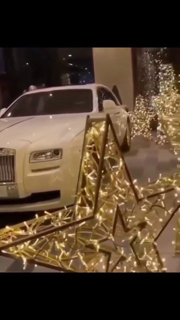 Currently in Britain the most beautiful Rossroyce The owner of the car is Sheikh Mubarak Al-Ghanim смотреть онлайн