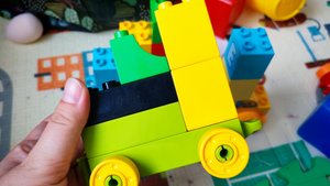 играем в машинки из конструктора лего