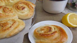 Сдобные булочки с творогом и изюмом