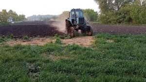 МТЗ 80 вспашка плугом