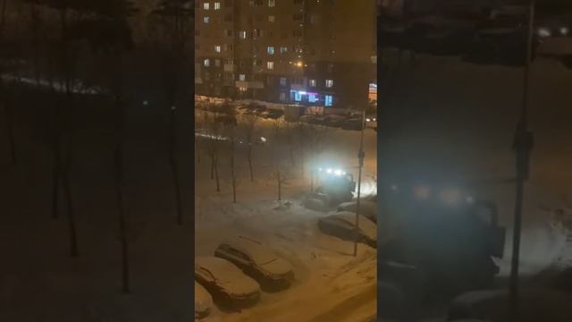 Уборка снега после снегопада. Зима. Москва 2023. #Bobcat#John Deere 328D#снегопад# смотреть онлайн