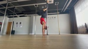 Pole dance handstand / Стойки на руках с пилоном
