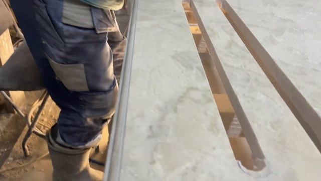 Изготовление подоконников из мрамора с отверстиями под циркуляцию воздуха. #изделияизкамня