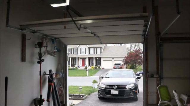 Demo of Meross smart Wifi adapter installed on an old garage door opener смотреть онлайн