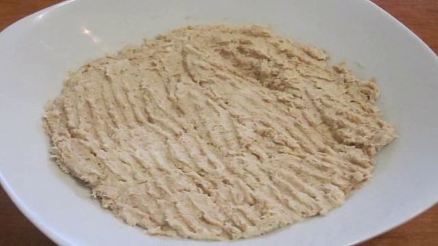 Сэндвич с тунцом и маринованными огурцами