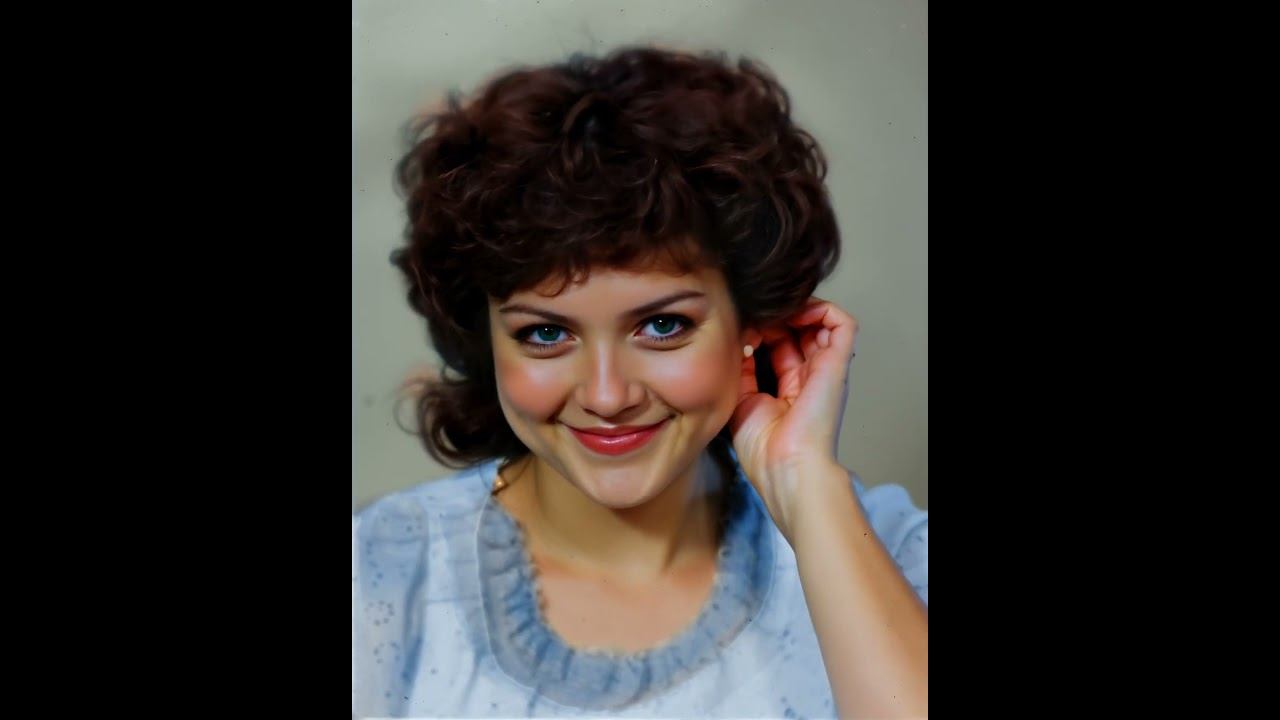 Милая, приятная улыбка очаровательной девушки 😍
