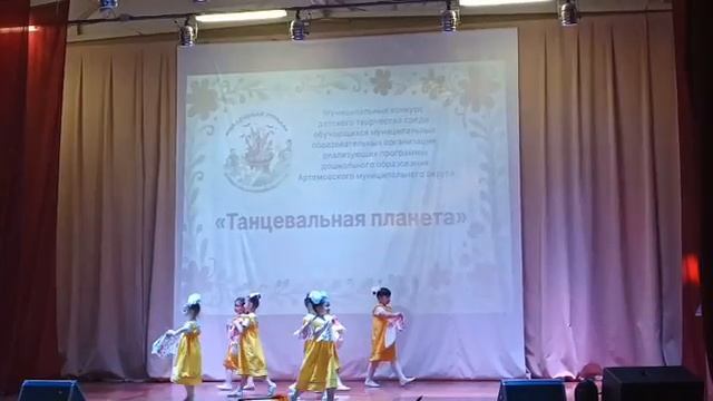 Фищукова Елена. Танец с рушниками. Дети 6 лет.mp4 смотреть онлайн