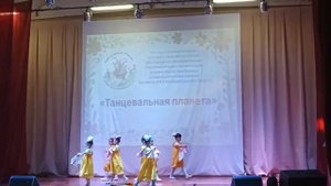 Фищукова Елена. Танец с рушниками. Дети 6 лет.mp4