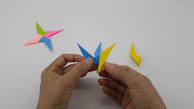 Origami Tutorial - How to fold an Easy Origami Darts смотреть онлайн