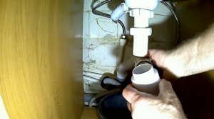 Забилась даже решетка. Самый надёжный способ чистки сифона на кухне. Guru from the USSR.