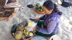 Ананас и как его чистят во Вьетнаме на острове Фукуок 2017 год