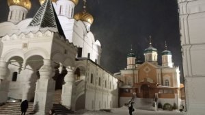 Звон колоколов в монастыре. Рождество.