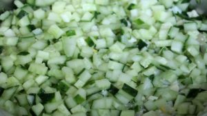 Окрошка с куриной ветчиной и кукурузой