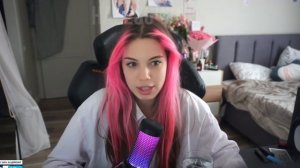 Акулич сказала что подарила её мама