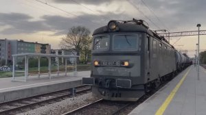 Локомотив Шкода тип ЧС2 с вагонами цистернами