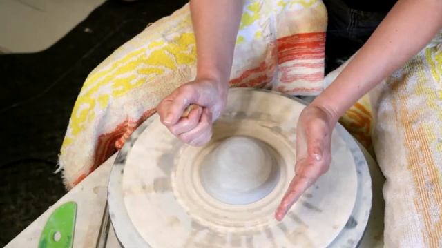 Pottery Tutorial- How to Center Clay on the Wheel (Throwing, part 1.) смотреть онлайн