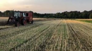 Комбайн Massey Ferguson и пресс-подборщик Newholland 654