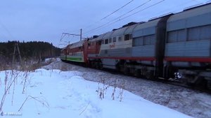 Газотурбовоз ГТ1h-001 и тепловоз 2ТЭ116-1428 с грузовым поездом