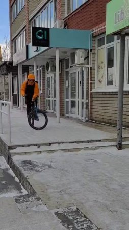 Простой трюк для обучения на снегу с велосипедом