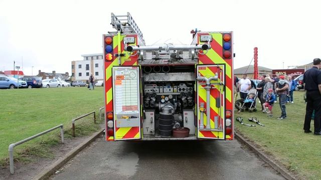Humberside Fire & Rescue Hornsea fire station light demo смотреть онлайн