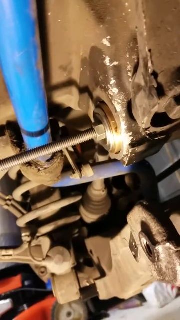 Volvo V70R rear control arm bushing removal смотреть онлайн