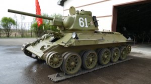 Работы по замене гусениц у танка Т-34 выпуска 1944, Музей отечественной военной истории, май 2023