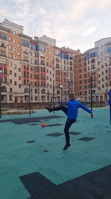 пинание мяча