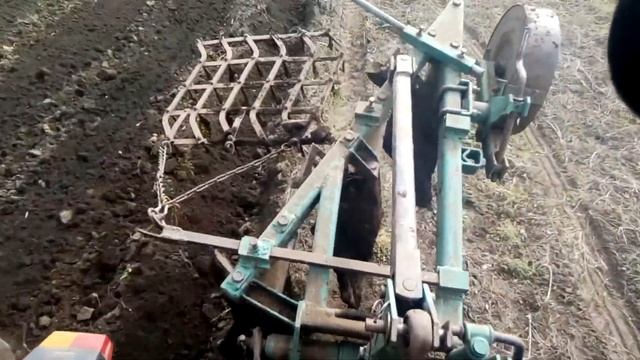 Оранка в одну  сторону. Трактор Т-25, плуг 3-25.