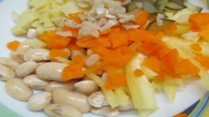 Салат из фасоли с печенным картофелем и перцем
