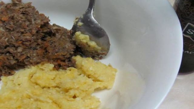 Голубцы в пекинской капусте с кукурузной крупой и грибами
