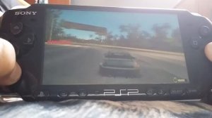 Гоняю в нид фор спид на PSP