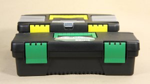 Маленькие ящики для инструментов.