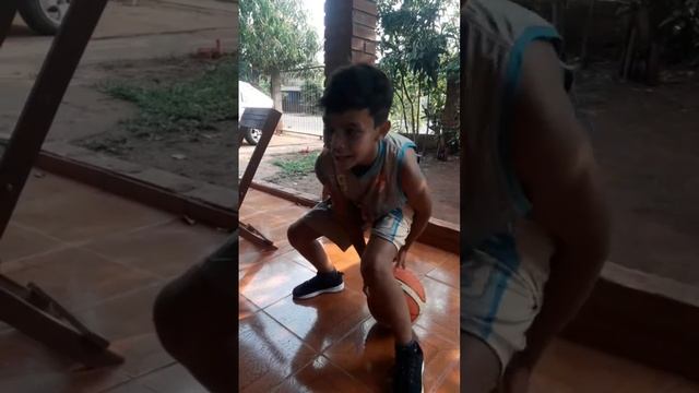 Arian_ Actualmente juega en Tamanduá Basket Eldorado Misiones. Cat Mini смотреть онлайн