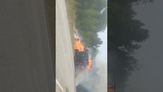 Тракторист пытался спасти сено от пожара смотреть онлайн