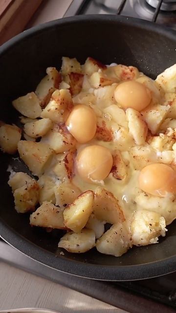 обжаренная вареная картошка с яйцом смотреть онлайн