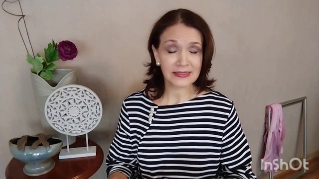 Носим украшения необычным способом. Декоративные булавки, длинные бусы и коктейльные кольца.